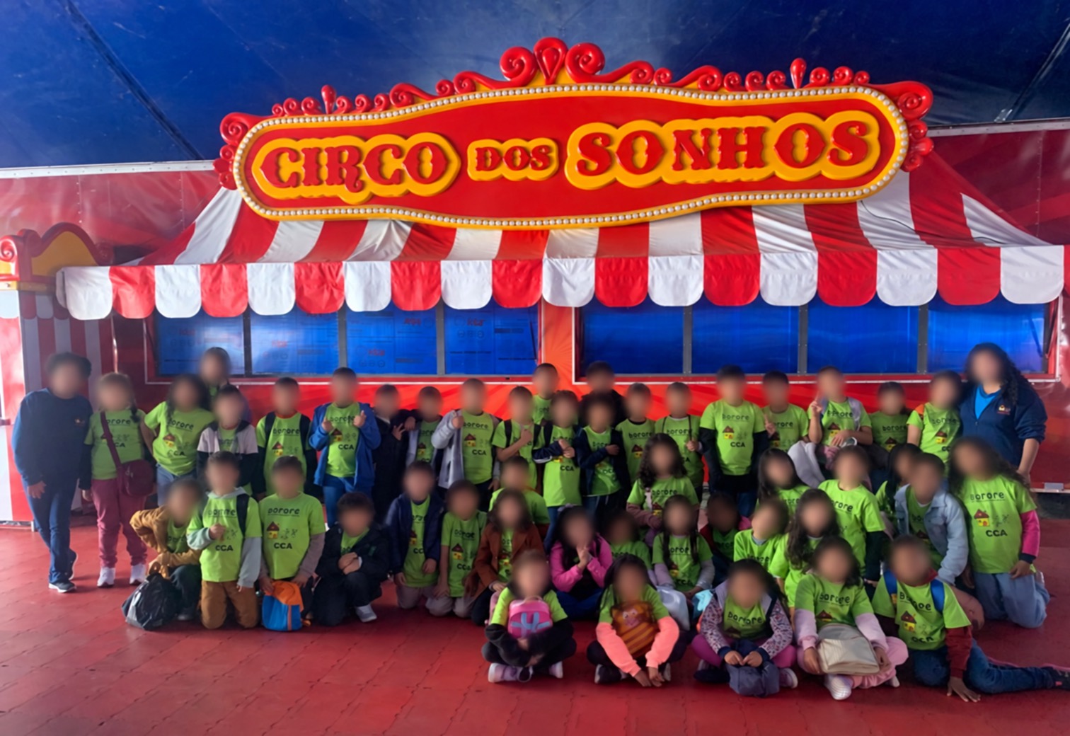 Grupo escolar em visita ao Circo dos Sonhos